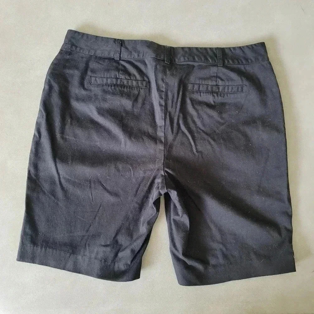 Michael Kors Women's Pockets Black with Gold Zipper Short Bermuda Shorts sz 8